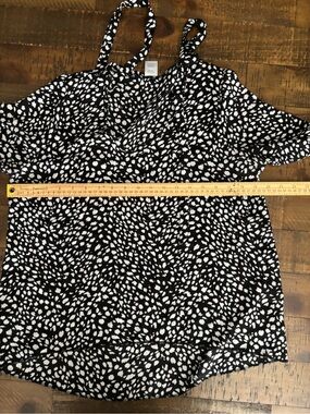 Ana Cabaña Size M Black and White Spot Cold-Shoulder Women’s Top